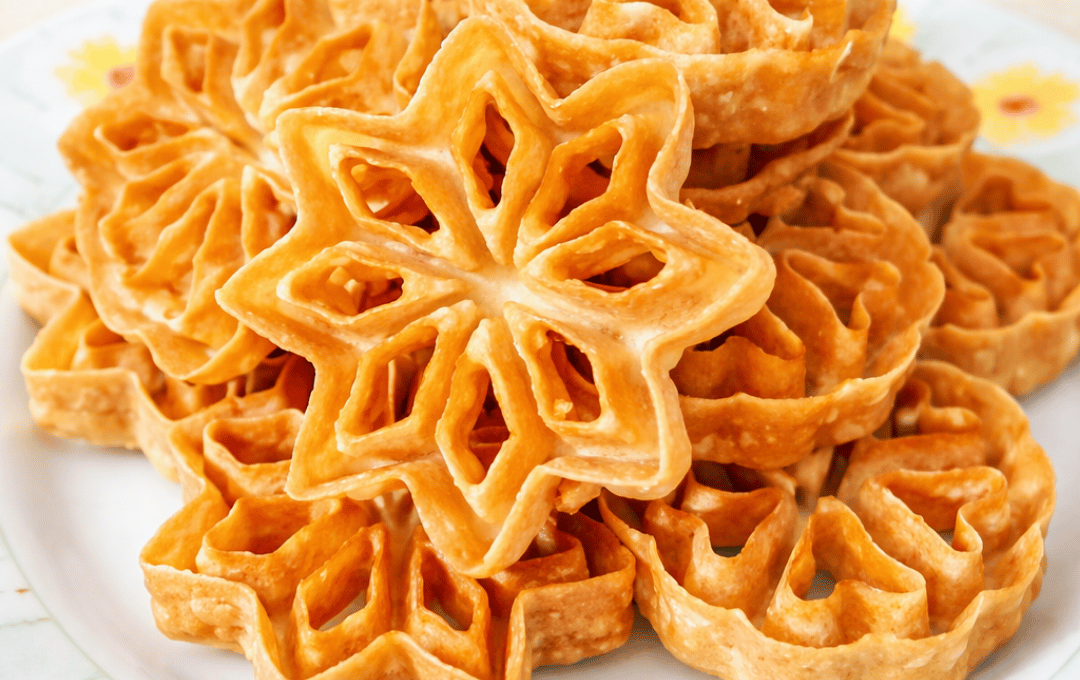 Kue Kembang Goyang Renyah Wangi Bikin Boros!